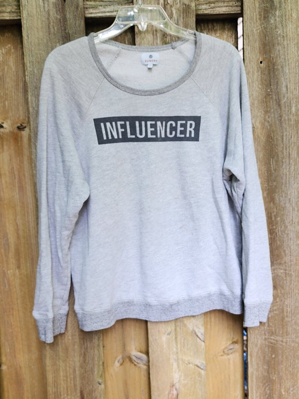 GUC Women's size 4 Sundry Crewneck Sweatshirt INFLUENCER